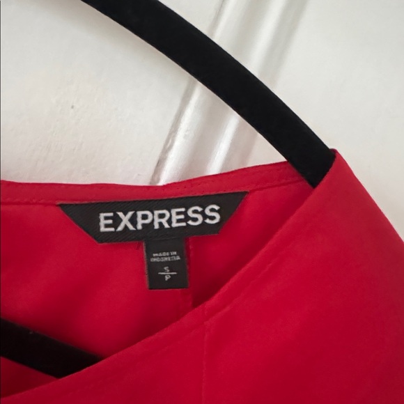 NWOT Express Satin Crew Neck Short Sleeve Top - Picture 4 of 4
